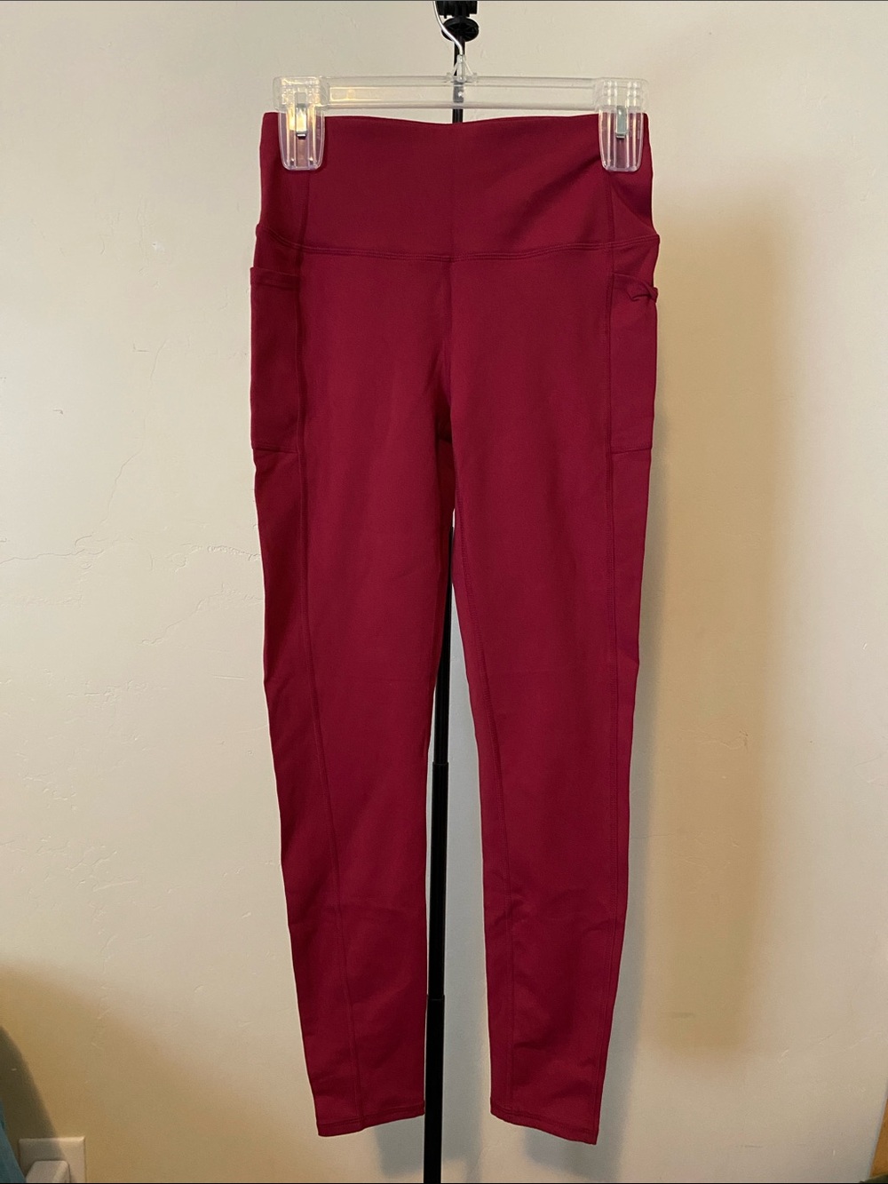 SKECHERS LOS ANGELES CHERRY LEGGINGS SIZE SMALL